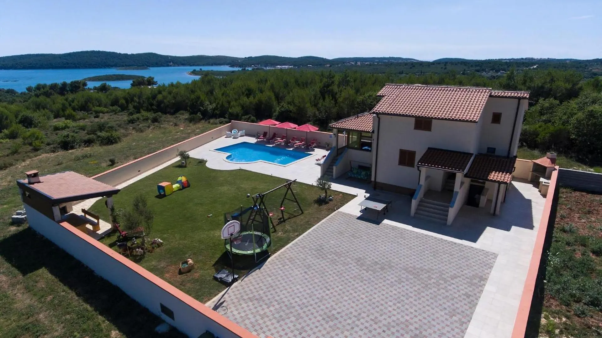 Holiday home Nettes Ferienhaus In Pomer Mit Privatem Pool