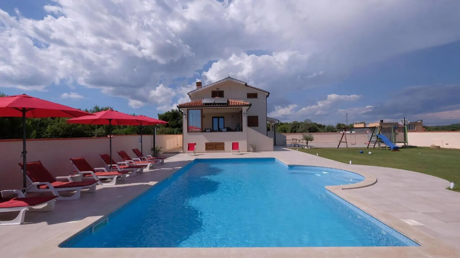 Holiday home Nettes Ferienhaus In Pomer Mit Privatem Pool
