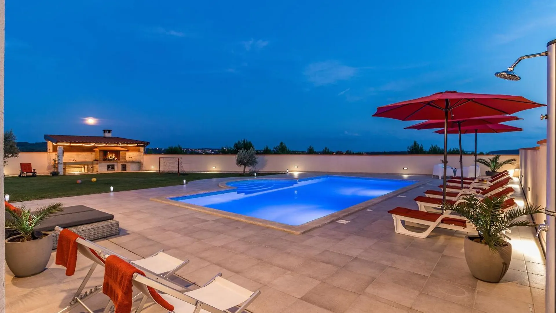 Holiday home Nettes Ferienhaus In Pomer Mit Privatem Pool