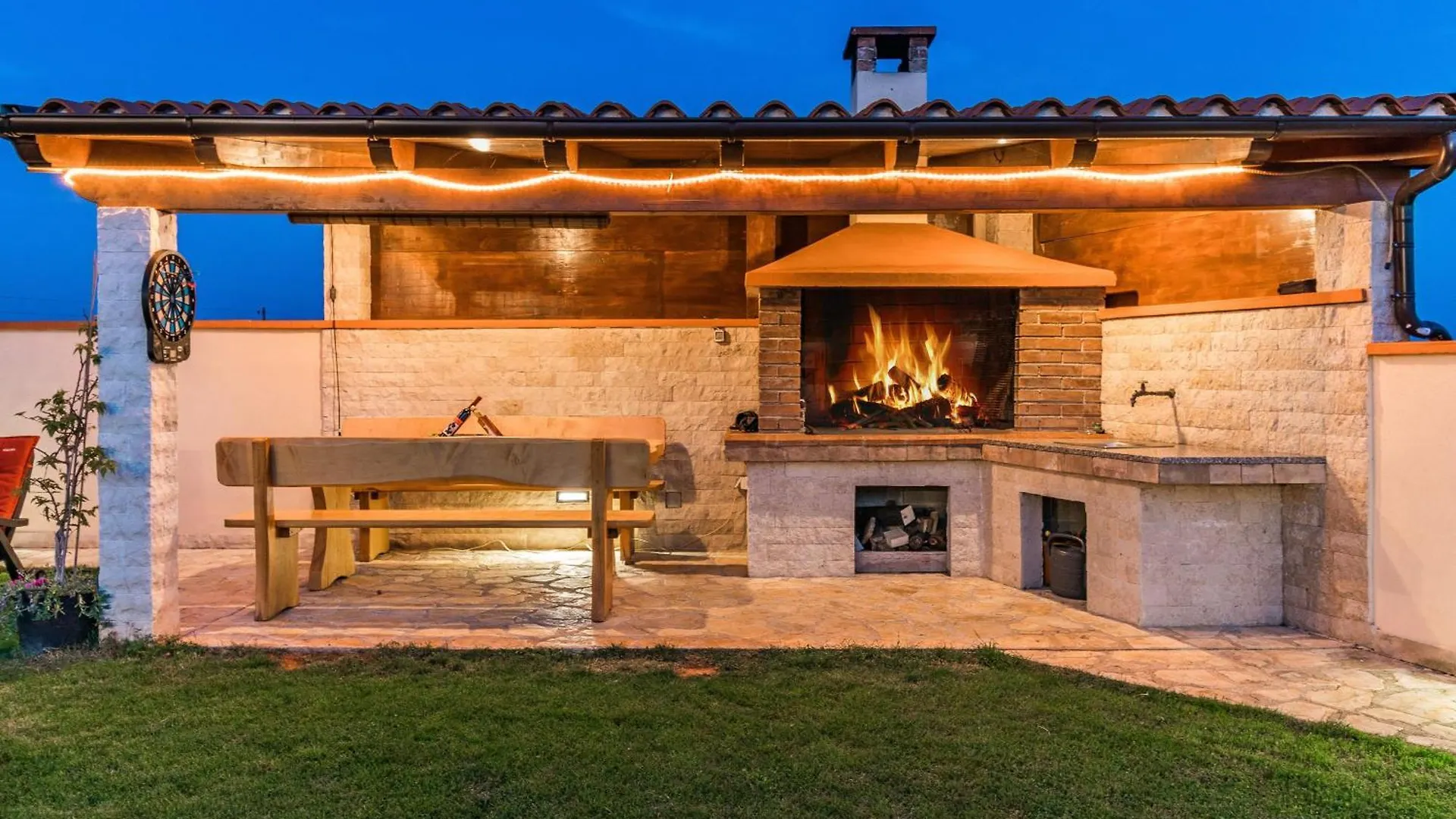 Nettes Ferienhaus In Pomer Mit Privatem Pool Holiday home